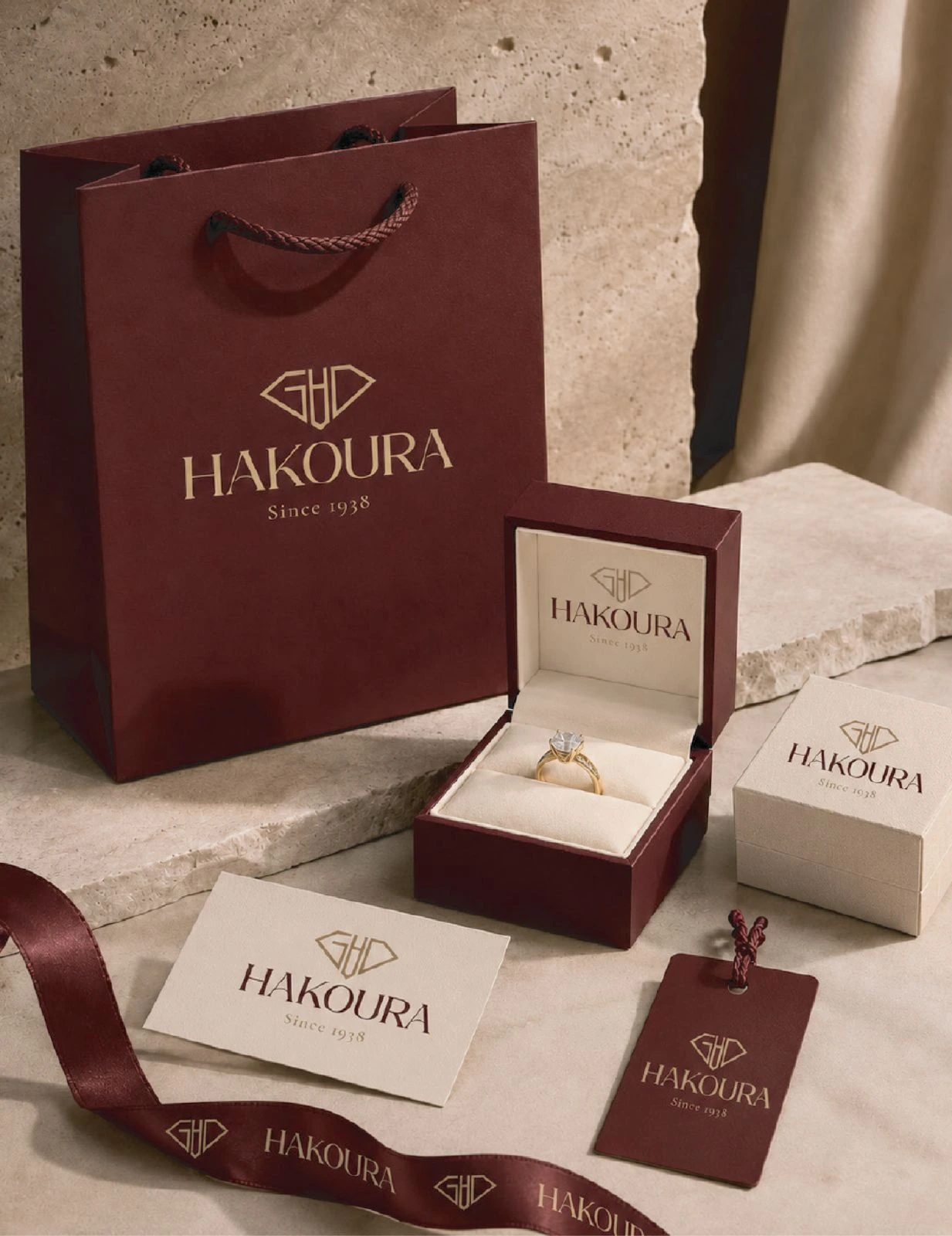 Hakoura shopping bag, ring box and tags