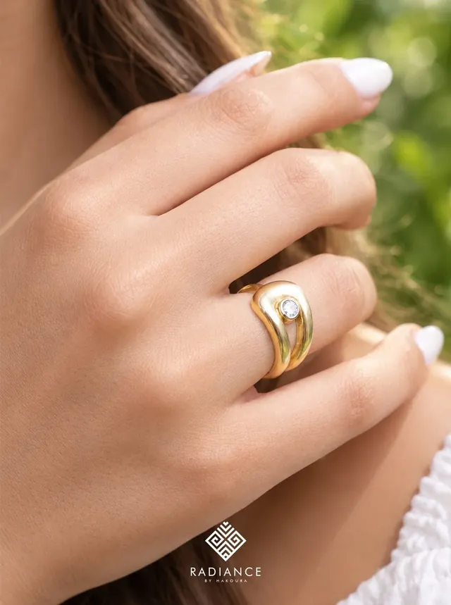 Radiance by Hakoura — sculpted gold ring close-up